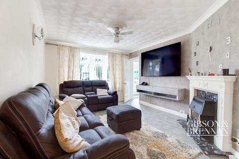 40 Balstonia Drive, Stanford-le-hope, SS17 8HT