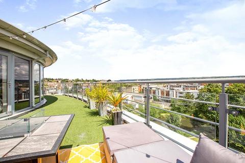 3 bedroom penthouse for sale, Cornhill Place, Kent ME15