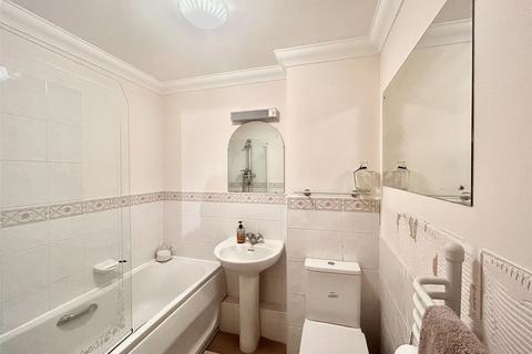 2 bedroom flat for sale, River Bank Close, Kent ME15