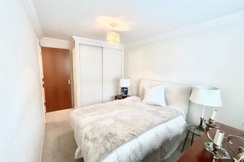 2 bedroom flat for sale, River Bank Close, Kent ME15