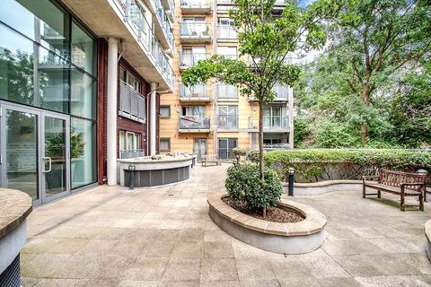 2 bedroom flat for sale, Sumner Road, London SE15