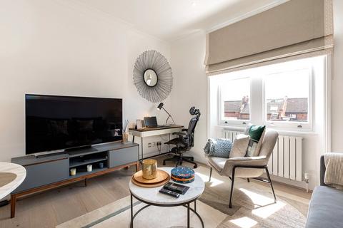 40 Warwick Chambers, London, W8 6EW