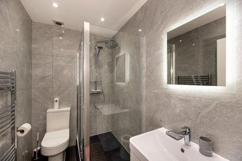 40 Warwick Chambers, London, W8 6EW
