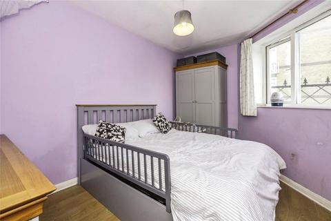 1 bedroom flat for sale, Garter Way, London SE16
