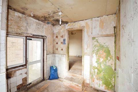 13 Neuchatel Road, London, SE6 4EH