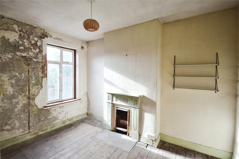 13 Neuchatel Road, London, SE6 4EH