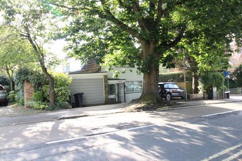 4 bedroom detached house to rent, Chichele Road, Oxted RH8