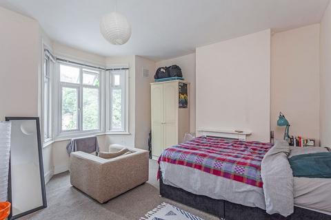 5 bedroom terraced house to rent, Trundleys Road, London SE8