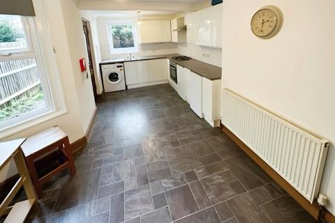 5 bedroom terraced house to rent, Monson Road, London SE14