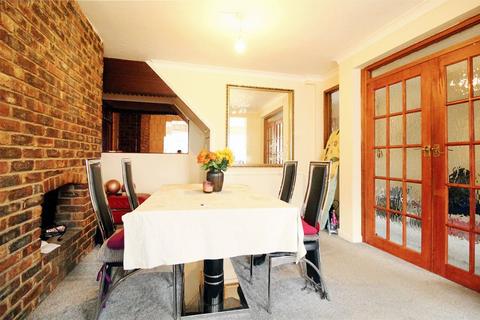 3 bedroom semi-detached house for sale, Eversley Avenue, Bexleyheath DA7