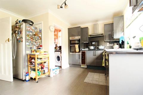 3 bedroom semi-detached house for sale, Eversley Avenue, Bexleyheath DA7