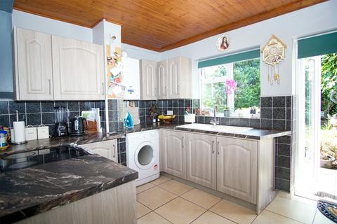 15 Barnehurst Avenue, Erith, DA8 3NE