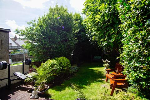 15 Barnehurst Avenue, Erith, DA8 3NE