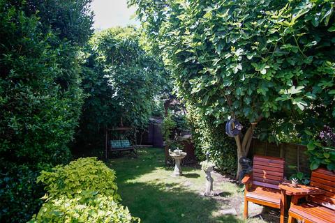 15 Barnehurst Avenue, Erith, DA8 3NE