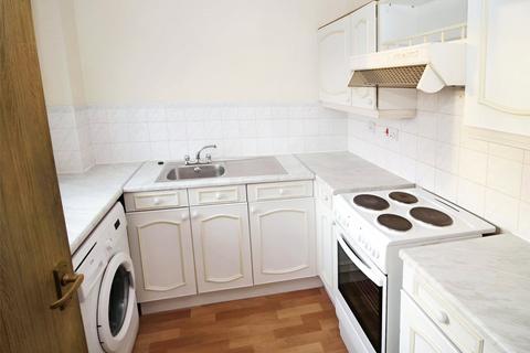 2 bedroom flat for sale, Cricketers Close, Erith DA8