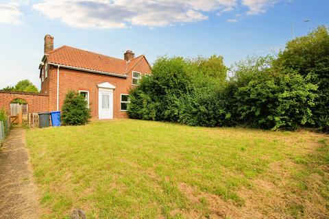 4 bedroom semi-detached house to rent, Mile Cross Road, Norwich NR3