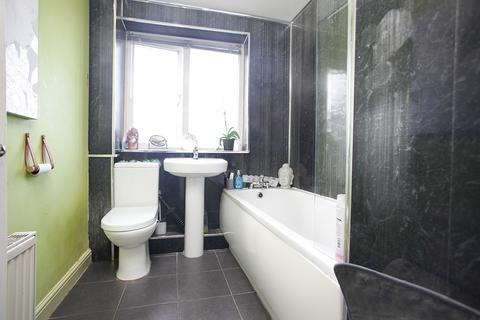2 Brackendale Drive, Nuneaton, CV10 7DT