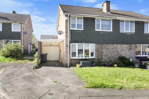3 bedroom semi-detached house for sale - Brackendale Drive, Warwickshire CV10