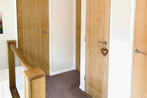 2 Hillside, Hartshill, Nuneaton, CV10 0NN