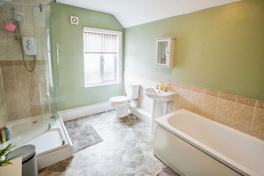 Bath/Shower Room