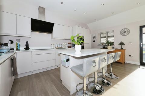 2 Lea Manor Gardens, Albrighton, Wolverhampton, WV7 3DD