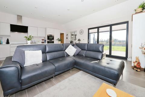 2 Lea Manor Gardens, Albrighton, Wolverhampton, WV7 3DD