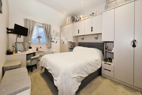 2 Lea Manor Gardens, Albrighton, Wolverhampton, WV7 3DD