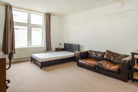 3 bedroom house share to rent, Flat 3 Houndiscombe Road, Devon PL4