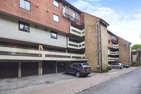 2 bedroom flat for sale, Kingsway Gardens, Hampshire SP10