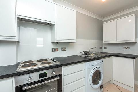 2 bedroom flat for sale, Alencon Link, Hampshire RG21