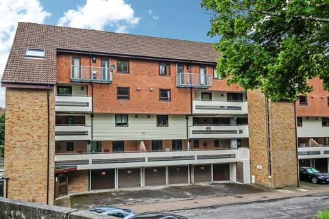 1 bedroom flat for sale, Kingsway Gardens, Hampshire SP10