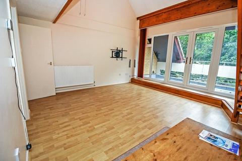 1 bedroom flat for sale, Kingsway Gardens, Hampshire SP10