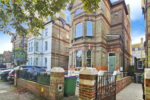 2 bedroom flat for sale, 17 Earls Avenue, Kent CT20