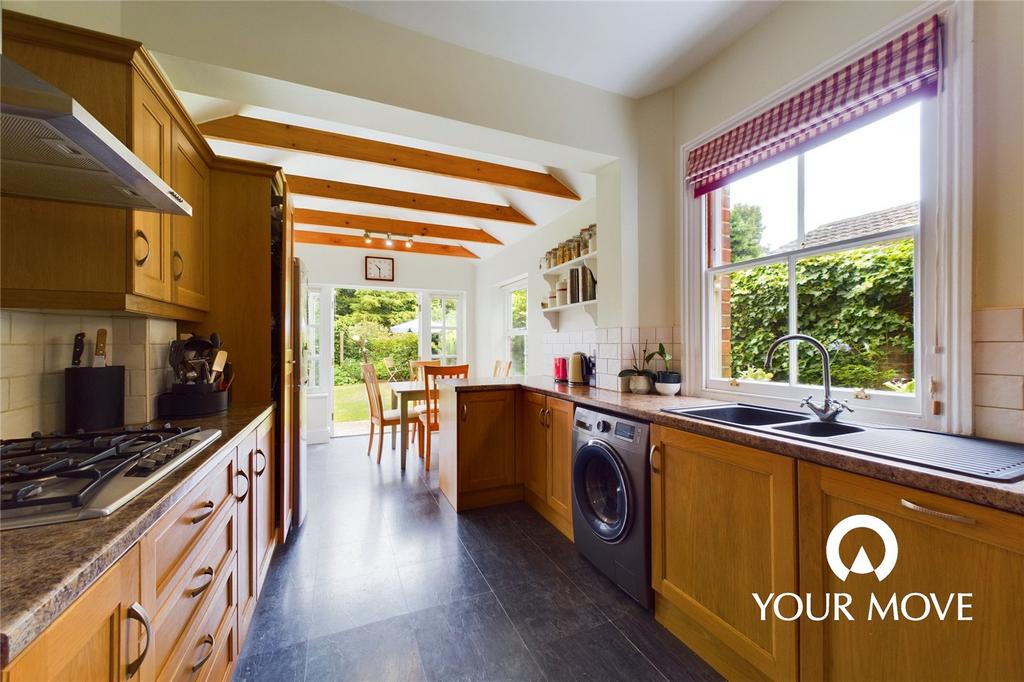 Kitchen / Dining Roo