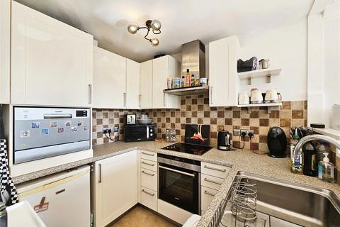 2 bedroom flat for sale, Willow Court, Broadstairs CT10