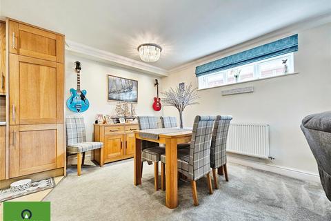 2 bedroom flat for sale, Kingsgate Avenue, Kent CT10