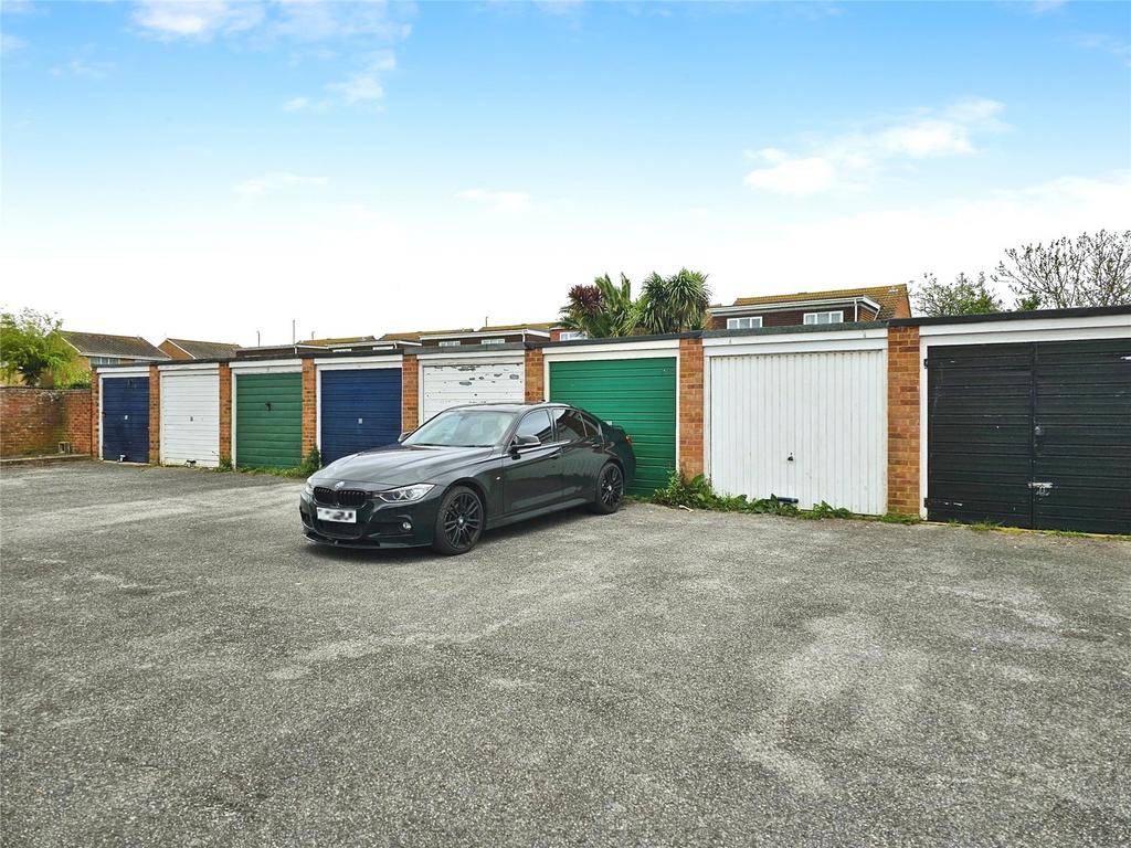 Garage/Parking Space