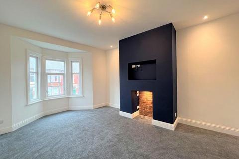 2 bedroom flat to rent, Cartington Terrace, Heaton, Newcastle upon Tyne, NE6