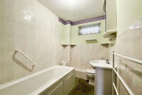 2 bedroom flat for sale, Gilwynes, West Sussex PO21