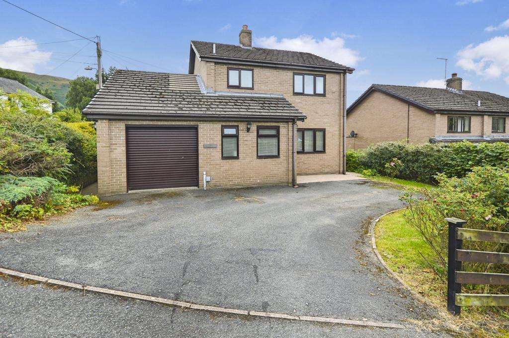Chapel Field, Llandinam, Powys, SY17 3 bed detached house - £293,500