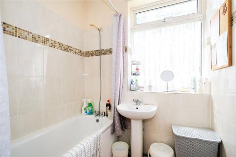 11 Tenby Close, Romford, RM6 6NP