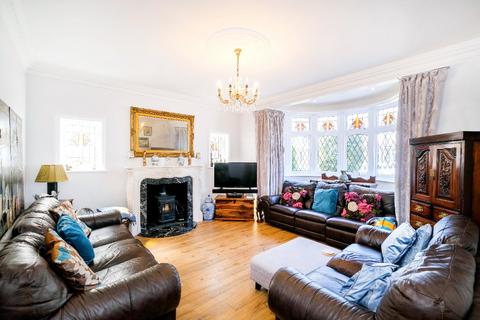 82 Whalebone Grove, Romford, RM6 6BL