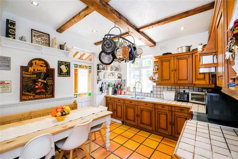 82 Whalebone Grove, Romford, RM6 6BL
