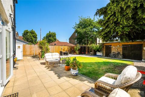 82 Whalebone Grove, Romford, RM6 6BL