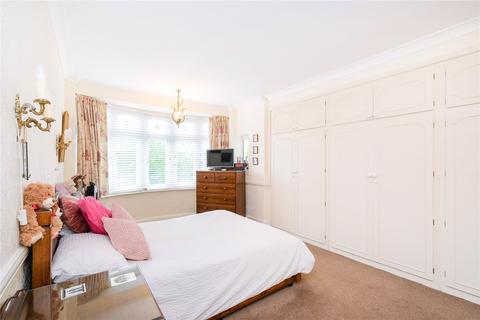 4 bedroom semi-detached house for sale, Highwood Gardens, Essex IG5