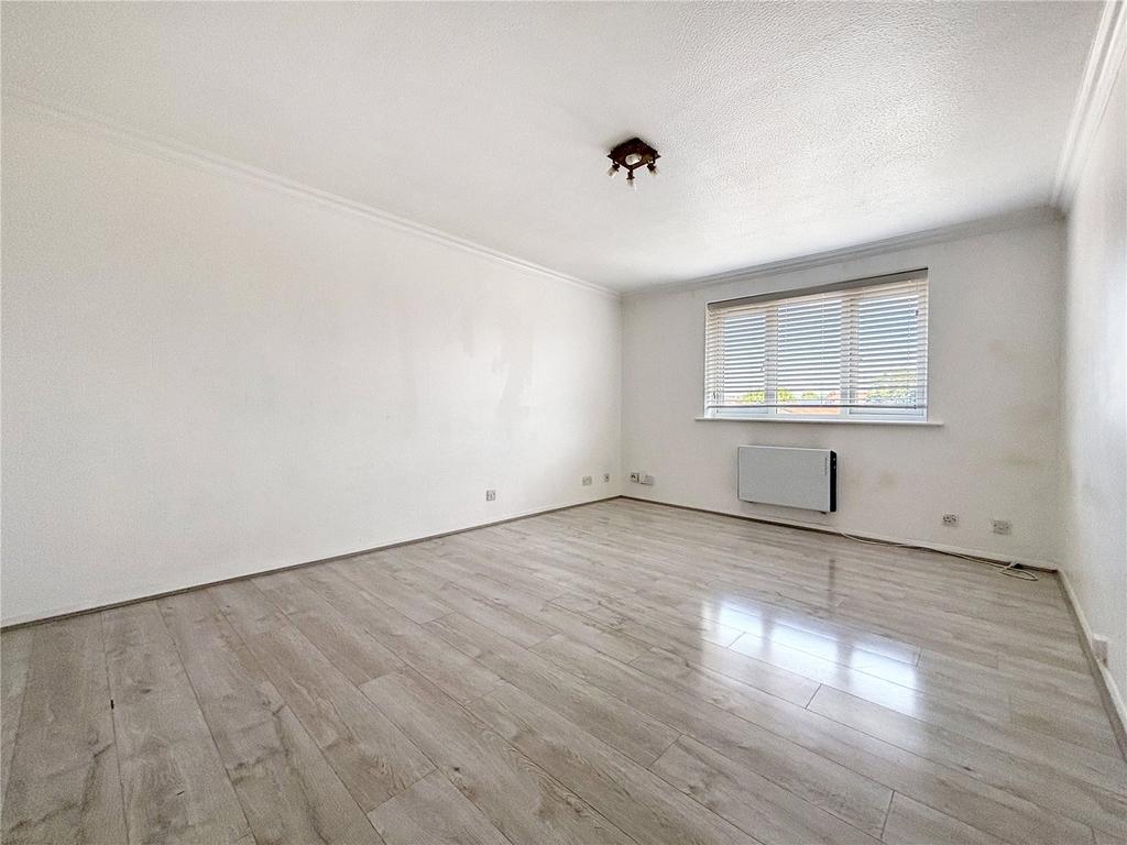 Apartment in Chadwell Heath - View 2