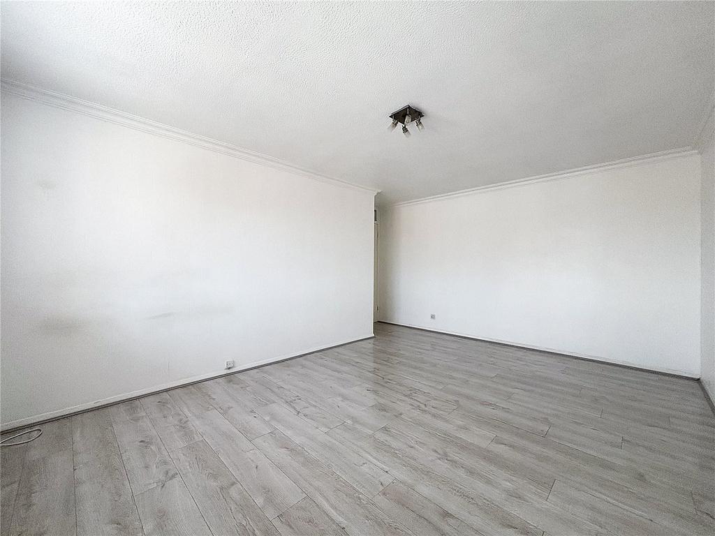 Apartment in Chadwell Heath - View 3