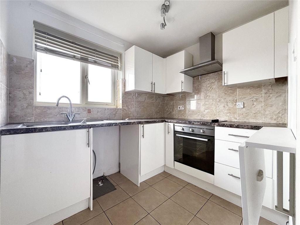 Apartment in Chadwell Heath - View 4