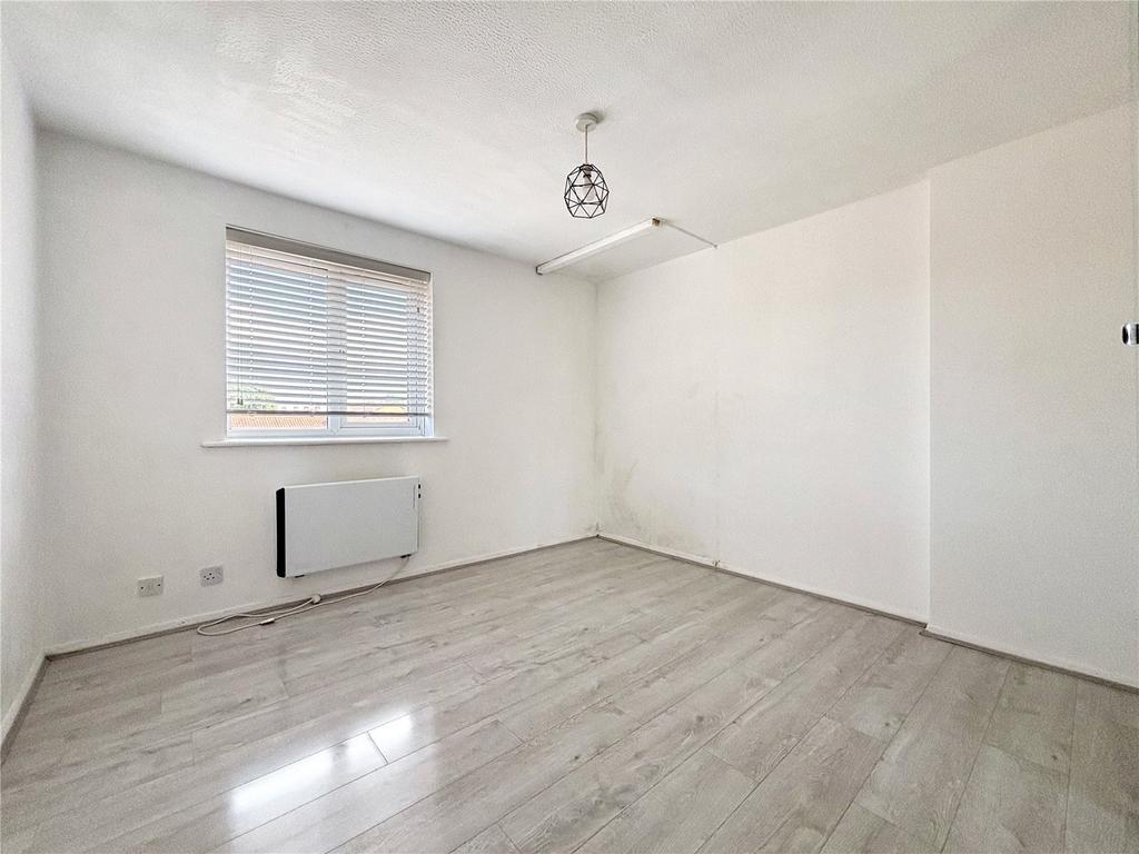 Apartment in Chadwell Heath - View 5