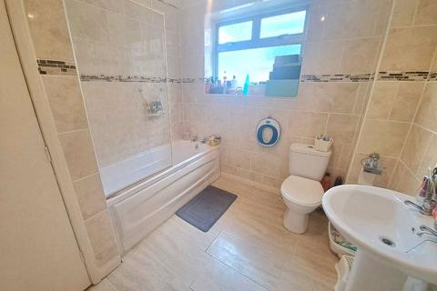 132 Avondale Road, Darwen, BB3 1NT